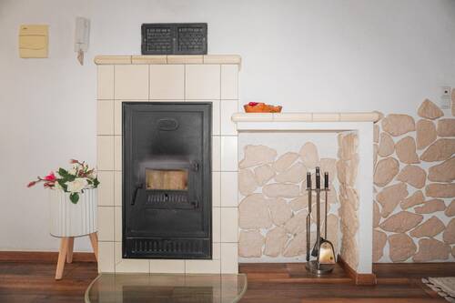 Kachelofen EG-Wohnung - 9 Zimmer Einfamilienhaus zum Kaufen in Salem