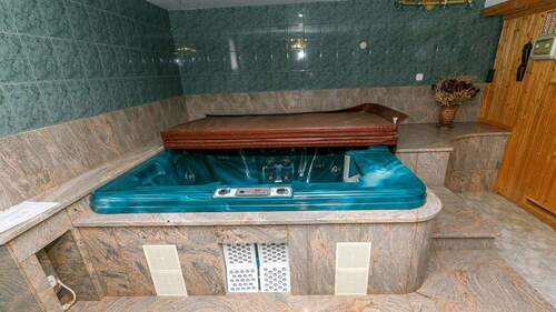 Jacuzzi - 