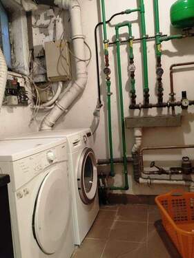 Platz für Waschmaschine und Trockner im Heizraum - 