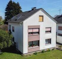 Pelletheizung & Dämmung: Zweifamilienhaus mit ausgebautem DG & Doppelgarage in Besenkamp - Enger