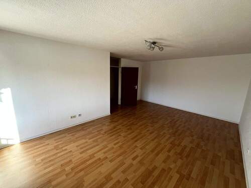 Wohnzimmer - 2 Zimmer Etagenwohnung zum Kaufen in Schorndorf