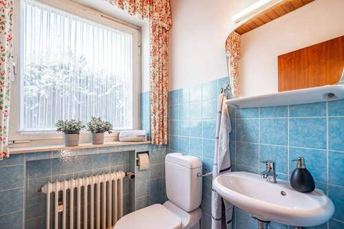 Das WC befindet sich in einem separatem Raum. - 