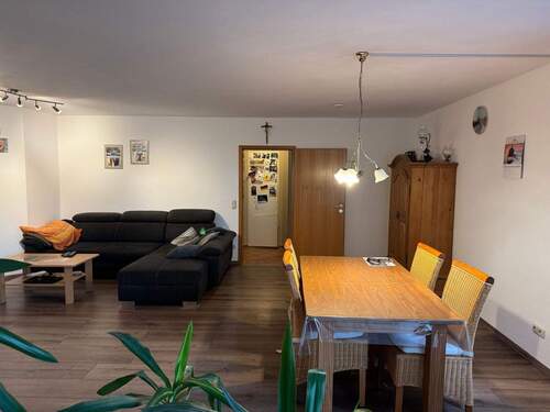 Wohnzimmer
- 3 Zimmer Terrassenwohnung zum Kaufen in Ellingen