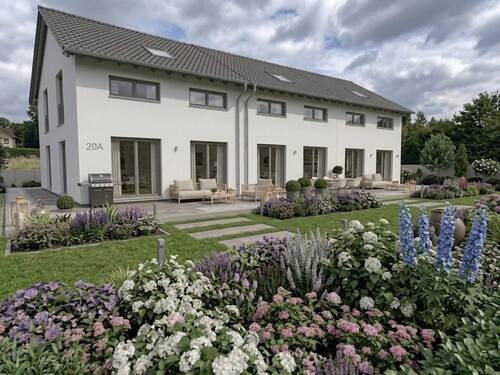 Hausansicht - 4 Zimmer Mehrfamilienhaus, Wohnhaus zum Kaufen in Mötzingen