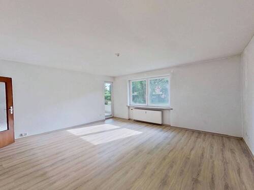 Ansicht I: Wohn- und Esszimmer - Helle 3-Zimmer-Wohnung mit sonnigem BALKON, Wannenbad und viel Platz zur freien Entfaltung