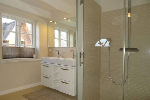 2. Bad im OG m. Walk-in Dusche - 