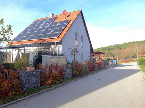 Aussenansicht - Gepflegtes EFH mit Terrasse, Garten und Carport - ideal für die Familie