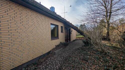 Seitliche Ansicht mit Eingang - 