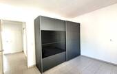 Schlafzimmer mit Kleiderschrank - 