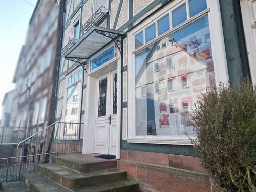 Eingang Gewerbeeinheit - 8 Zimmer Mehrfamilienhaus, Wohnhaus zum Kaufen in Rauschenberg