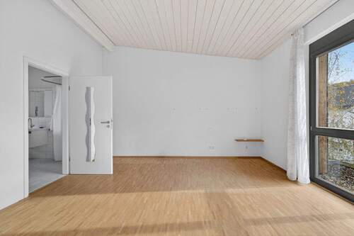 Schlafzimmer mit Zugang Badezimmer - 