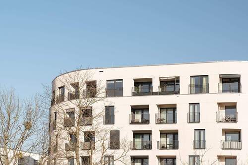 Detailansicht Fassade - Einziehen & Durchatmen: Dachgeschosswohnung mit Weitblick