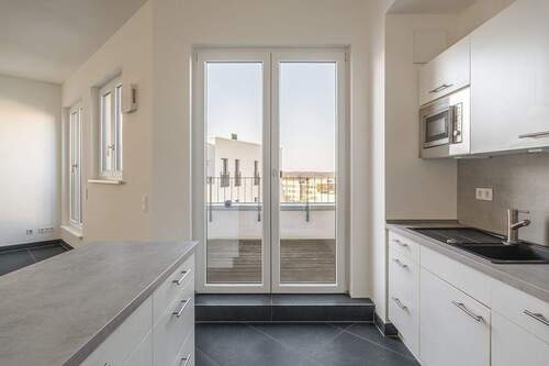 Küche mit Balkonzugang - 