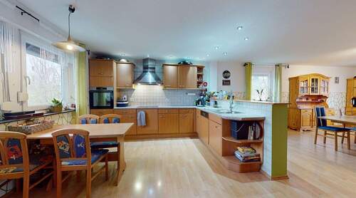 OG_Kueche - 9 Zimmer Doppelhaushälfte zum Kaufen in Gudensberg