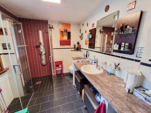 neuwertiges Duschbad - 