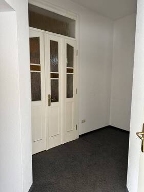 Eingang Treppenhaus - 1 Zimmer Büro in Zwickau