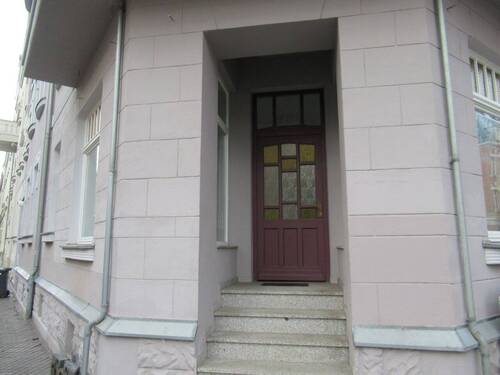 Straßeneingang - Büro mit 31,90 m&sup2; in Zwickau zum Kaufen