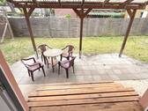 Blick vom Wohnzimmer auf die Terrasse - 