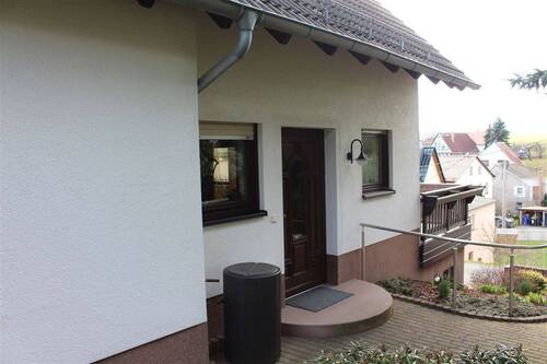 der gemeinsame Eingang - 3 Zimmer Etagenwohnung in Waldenburg