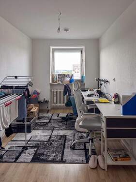 Kinderzimmer/Büro - 