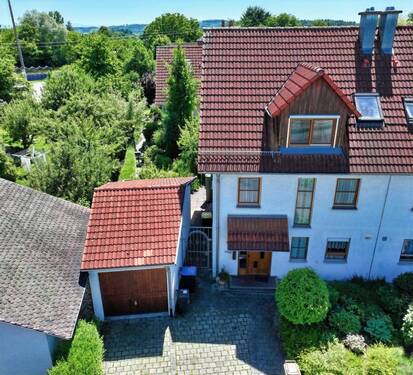 Luftbild Vorderseite - DOPPELHAUSHÄLFTE MIT VIEL PLATZ