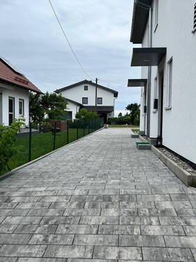 Einfahrt - 5 Zimmer Doppelhaushälfte zur Miete in Langerringen