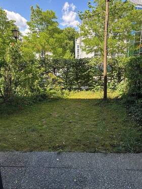 Garten - Lage, Lage, Lage! Leerstehende, provisionsfreie, renovierungsbedürftige 2-Zi-Gartenwohnung