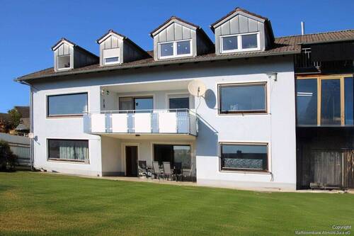 Hausansicht - Mehrgenerationenwohnen leicht gemacht - zwei Wohnungen mit großem Garten