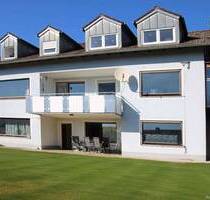 Mehrgenerationenwohnen leicht gemacht - zwei Wohnungen mit großem Garten - Greding