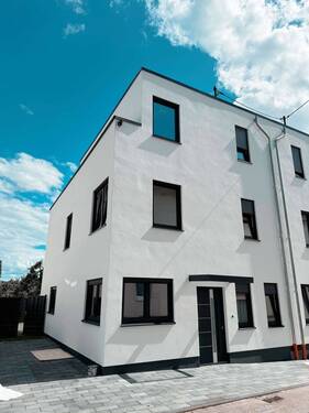 Hausansicht - Familienfreundlich & modern: 160 m² Neubau-Doppelhaushälfte mit hochwertiger Ausstattung