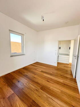 SZ 1 - mit Blick zur Ankleide - 
