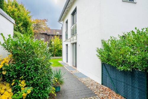 Gebäudeostseite (Hauszugang) - 