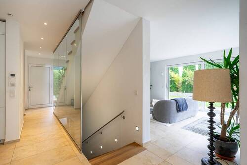 Eingangsbereich - 6 Zimmer Doppelhaushälfte zur Miete in Neubiberg