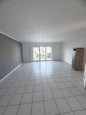 Wohnzimmer - 2 Zimmer Etagenwohnung zur Miete in Hainburg / Klein-Krotzenburg