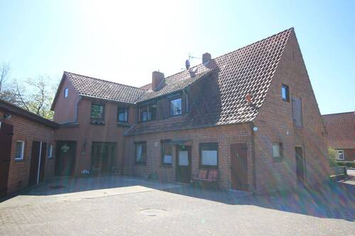 Innenhof - 1 Zimmer Mehrfamilienhaus, Wohnhaus in Kirchlinteln