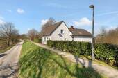 Zweifamilienhaus am Deich - Zweifamilienhaus am Deich mit Einliegerwohnung & Tierhaltung auf über 4.000 m²