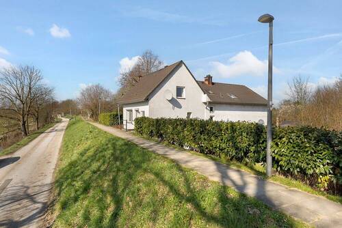 Zweifamilienhaus am Deich - Zweifamilienhaus am Deich mit Einliegerwohnung & Tierhaltung auf über 4.000 m²