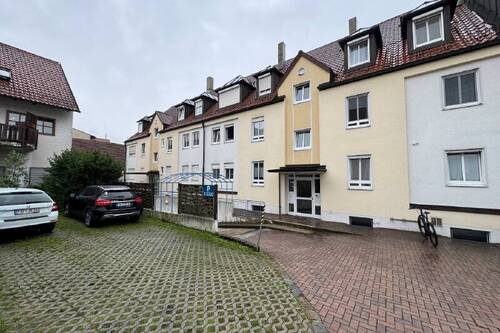 Titelbild - Attraktive 2-Zi.-Wohnung mit Loggia & Tiefgaragenstellplatz - jetzt investieren & Miete sichern!
