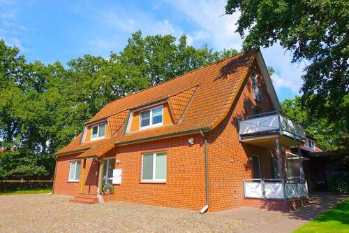 Ansicht - gepflegte 2-Zimmer-Dachgeschoss-Wohnung mit Balkon und Garage
