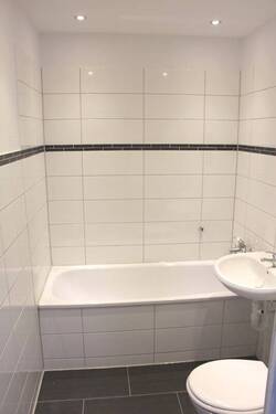 neues Bad - Etagenwohnung mit 34,00 m&sup2; in Gera zur Miete