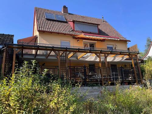 Gebäuderückseite - Top gepflegtes, modernisiertes Einfamilienhaus inkl. Nebengebäude, Carport und Garten in Bad Brückenau zu verkaufen