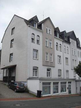 Hausansicht mit Eingangsbereich - 