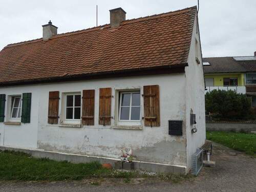 Aussenansicht - Studenten aufgepasst: Appartment ( EG rechts ) - ab sofort