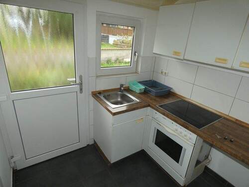 Eingangsbereich mit Küche - 1 Zimmer Etagenwohnung in Weidenbach