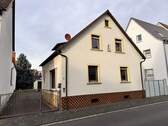 Straßenansicht - Charmantes Einfamilienhaus in Kleinostheim