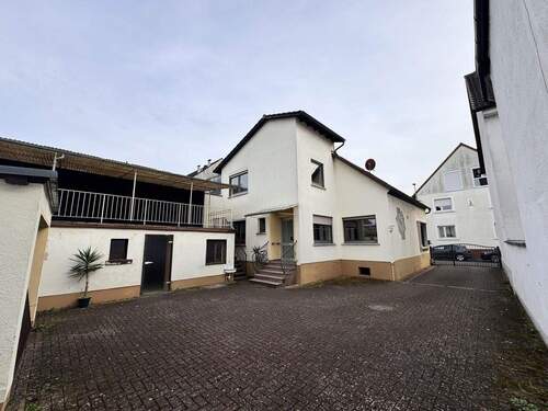 Hof und rückwärtige Ansicht - 7 Zimmer Einfamilienhaus zum Kaufen in Kleinostheim