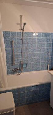 Bad mit Badewanne - 