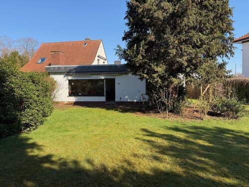 Gartenansicht - Ihr neues IMMOBILIEN QUARTIER: KLEINE PERLE! Ebenerdiger 2-Zi. Bungalow auf traumhaften Grundstück