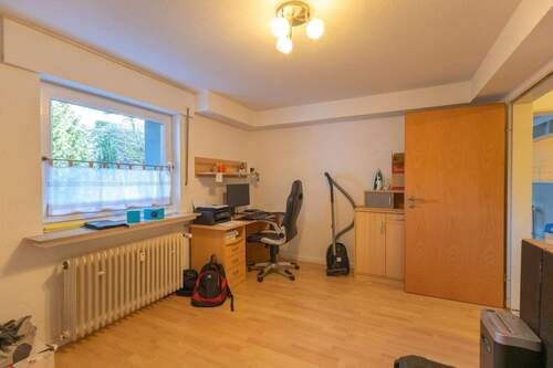 Büro als Durchgangszimmer zum Schlafzimmer - 