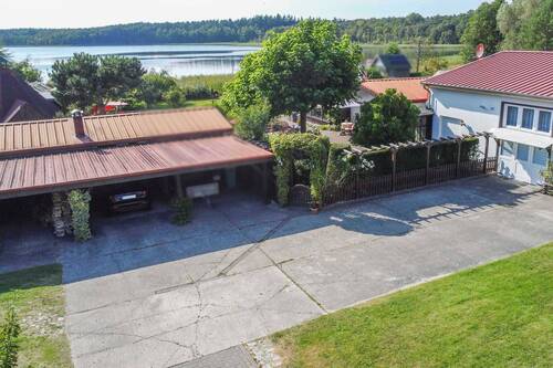 Einfahrt - Direkt am See: Gepflegtes 4-Zi.-Zuhause mit einzigartigem Grundstück, Bootssteg und Einliegerwhg.